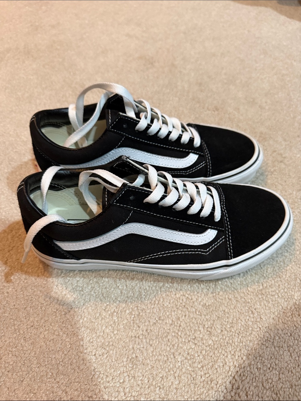 Never worn Vans Black and White Old Skool Low-Top Sneakers - Women